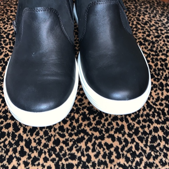 Ecco  Black Soft Classic Booties - size 37/7 - Picture 5 of 5